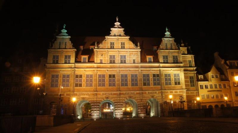 links unten im Dunkeln unser Zimmer (grünes Tor) links unten im Dunkeln unser Zimmer (grünes Tor)