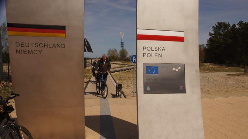 Die Grenze für den Fahrradweg DEutschland nach Polen Die Grenze für den Fahrradweg DEutschland nach Polen